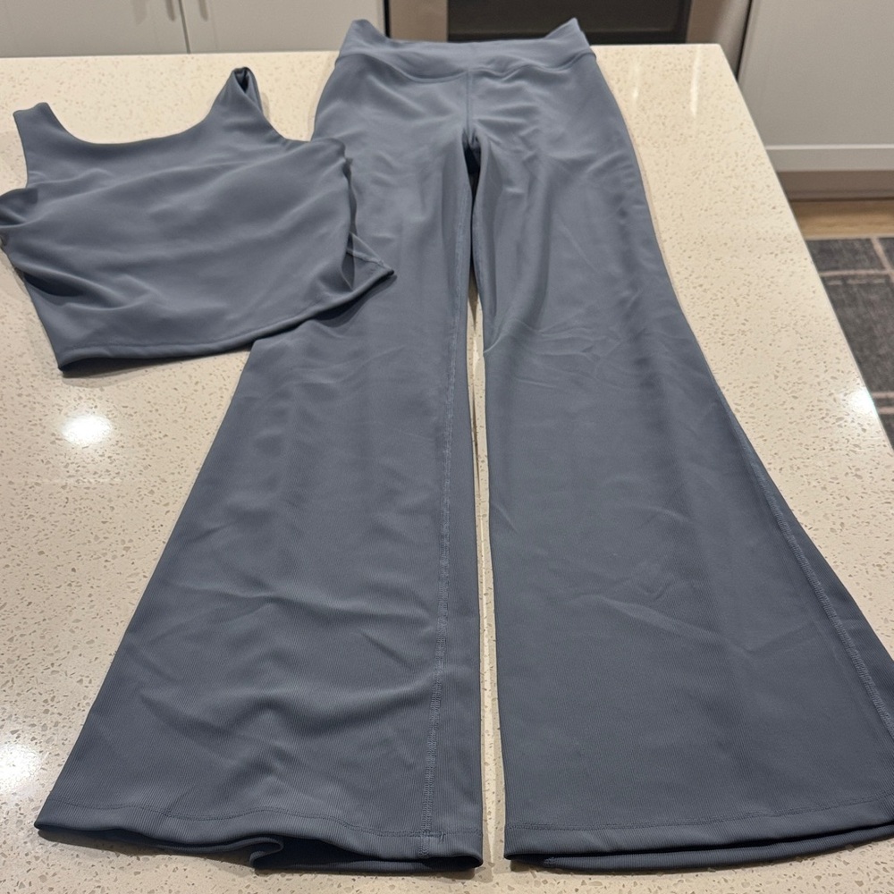 Z Supply Women's Gray/Blue Workout Set